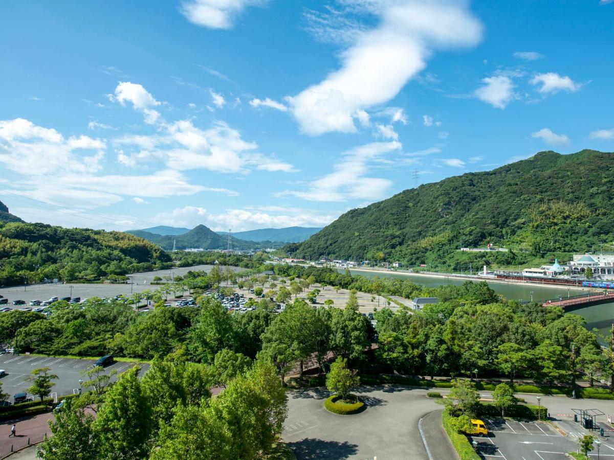 Hotel Okura Jr Huis Ten Bosch Сасебо Экстерьер фото View of the town