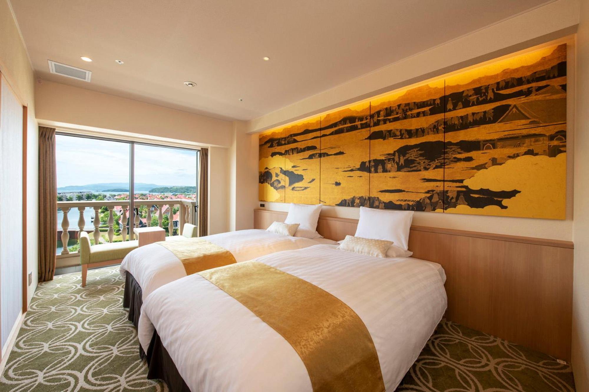 Hotel Okura Jr Huis Ten Bosch Сасебо Экстерьер фото A room at the hotel