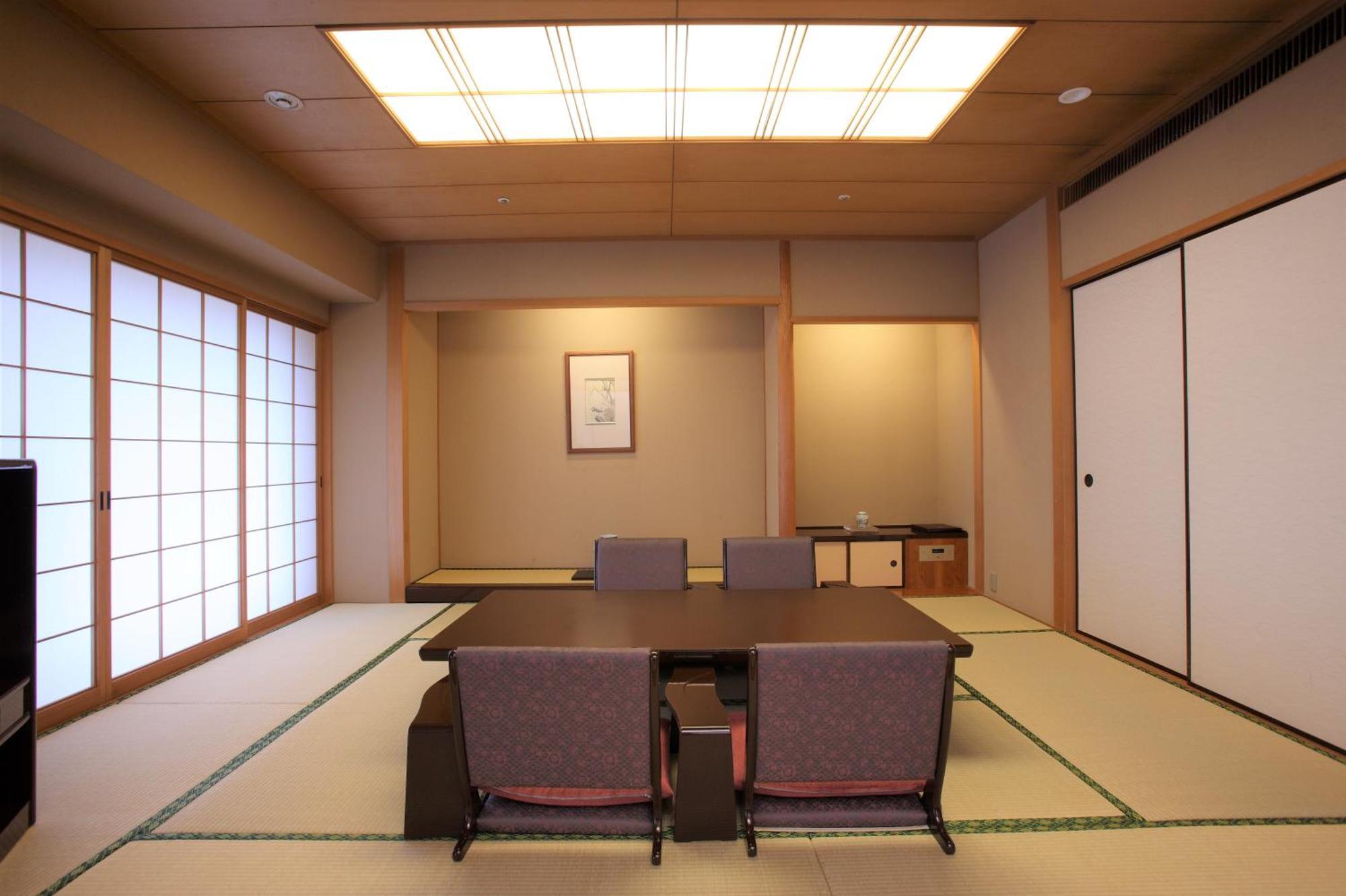 Hotel Okura Jr Huis Ten Bosch Сасебо Экстерьер фото A Japanese-style boardroom